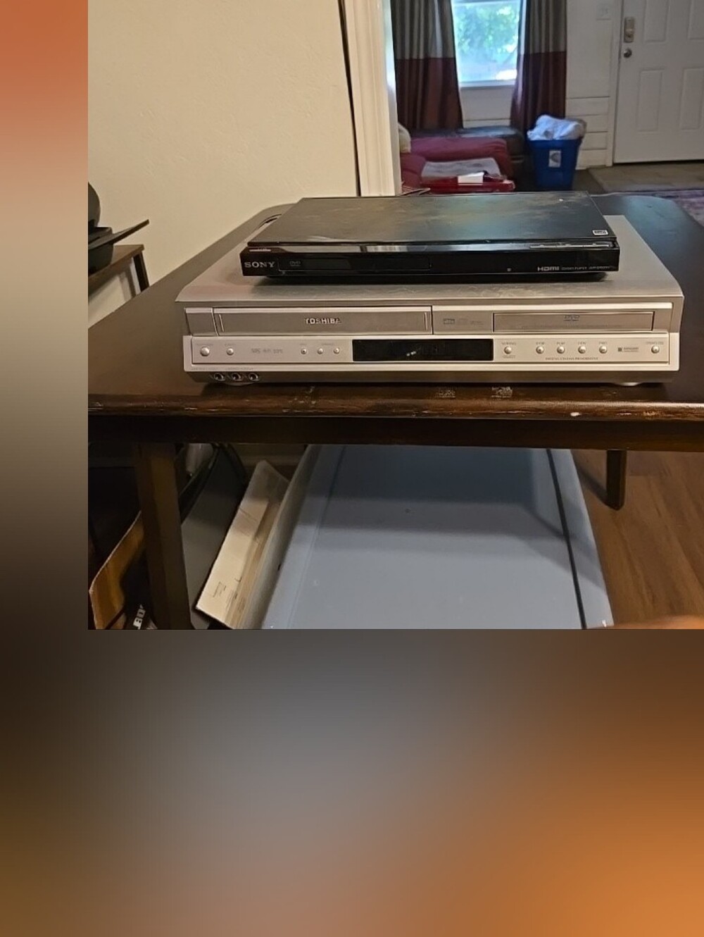Toshiba DVD/VCR Combo Player in Silver And A Don't Dvd Both dvd Will Not Open.